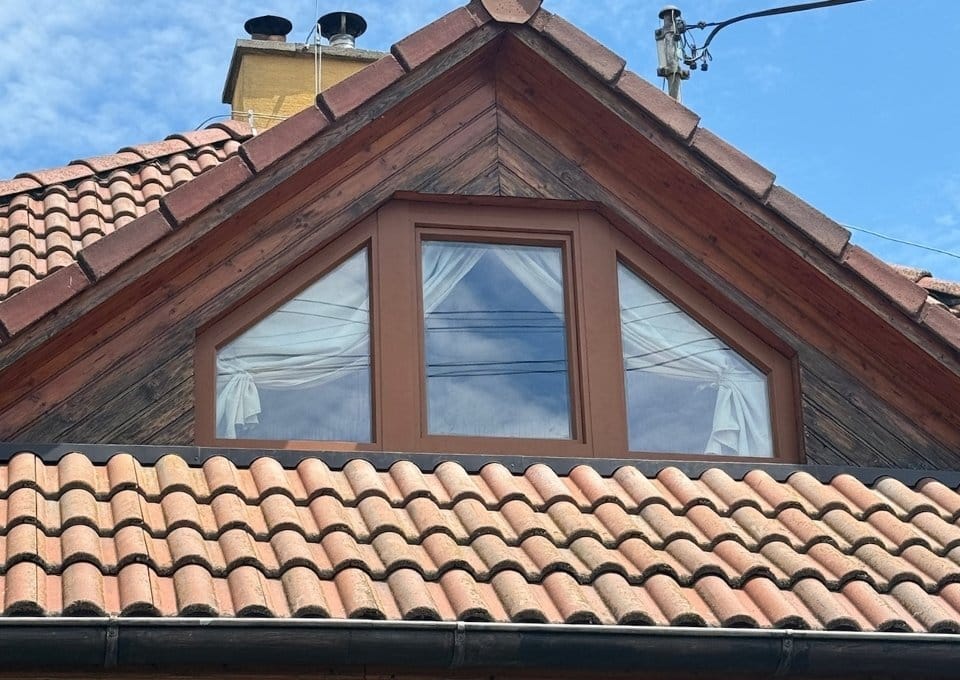Podkrovné okno s hliníkovou kapotážou